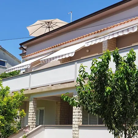 In Mit Privatem Balkon Palit